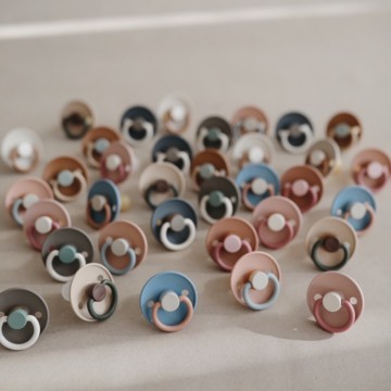 Frigg Fopspeen Color [ Queen ] Natuurlijk Rubber