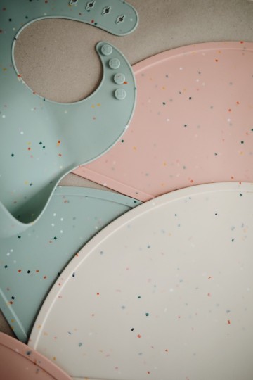 Mushie Placemat [ Confetti Cambridge Blue ]