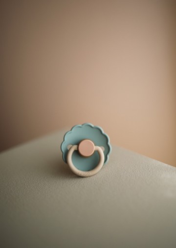 FRIGG Fopspeen Daisy Bloom [ Willow ] Natuurlijk Rubber