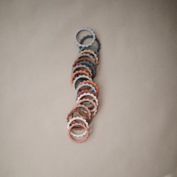 Mushie Bijtring Flower [ Steel/Dove Gray/Stone ]