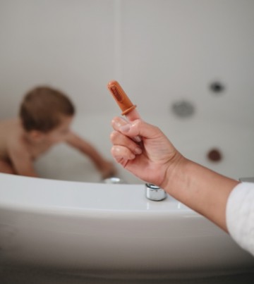 Mushie Vingertandenborstel [ Sand & Cambridge Blue ]