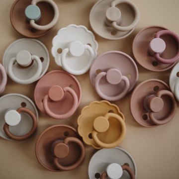 FRIGG Fopspeen Daisy [ Blush ] Natuurlijk Rubber