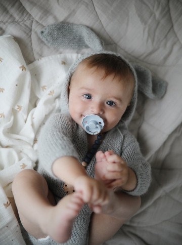 Frigg fopspeen daisy bloom  powder blue  natuurlijk rubber 2