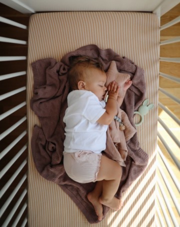 Frigg fopspeen daisy night  croissant  natuurlijk rubber 3