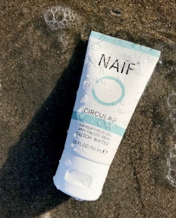 Naif circular face scrub
